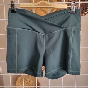 Curves N Combatboots Athletic V Front Shorts Sz L